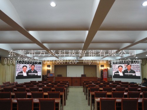 企石啟光集團會議室移動式P4全彩屏